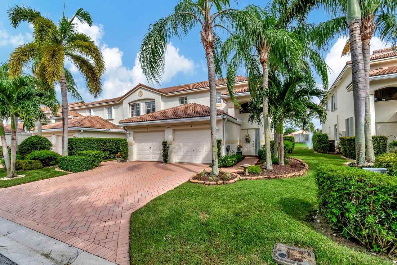 7942 Laina Ln Apt 4 - Photo 2 of 27