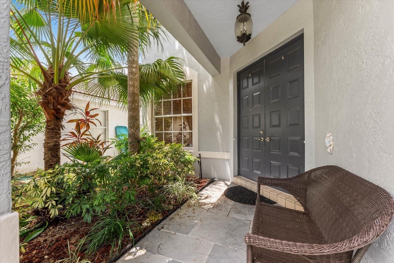 7061 Chesapeake Cir - Photo 3 of 50