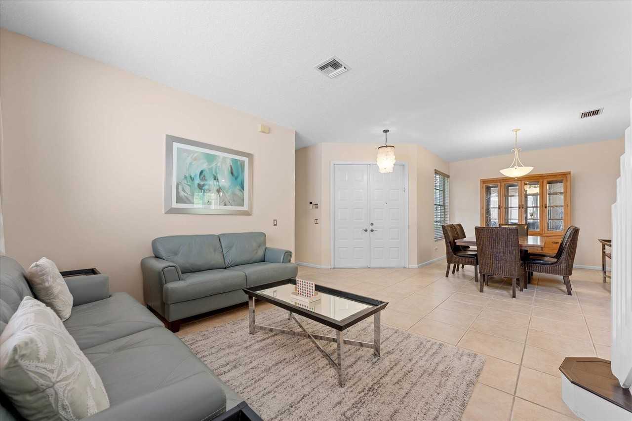 7061 Chesapeake Cir - Photo 5 of 50