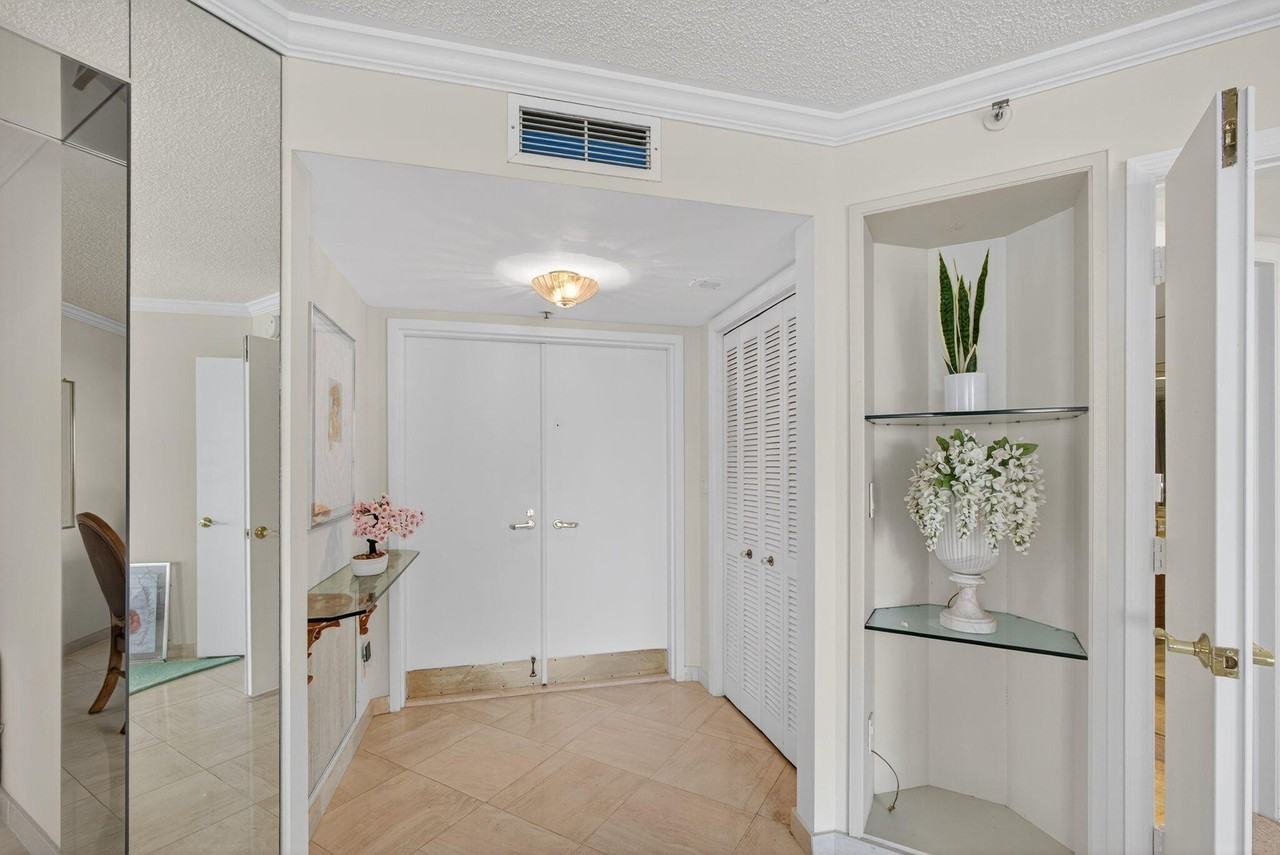 5200 N Ocean Dr Apt 404 - Photo 5 of 29