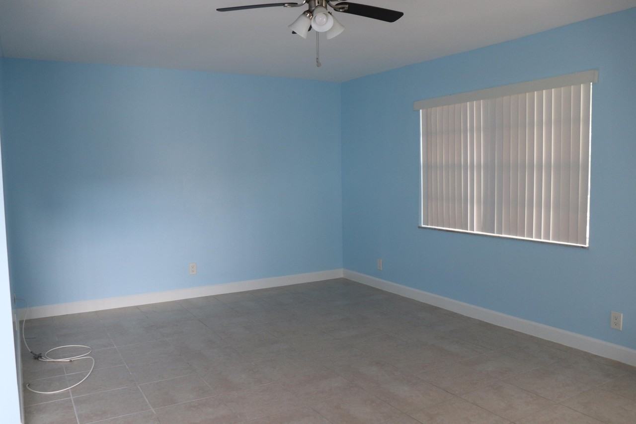 464 Burgundy J Unit 464 - Photo 2 of 12