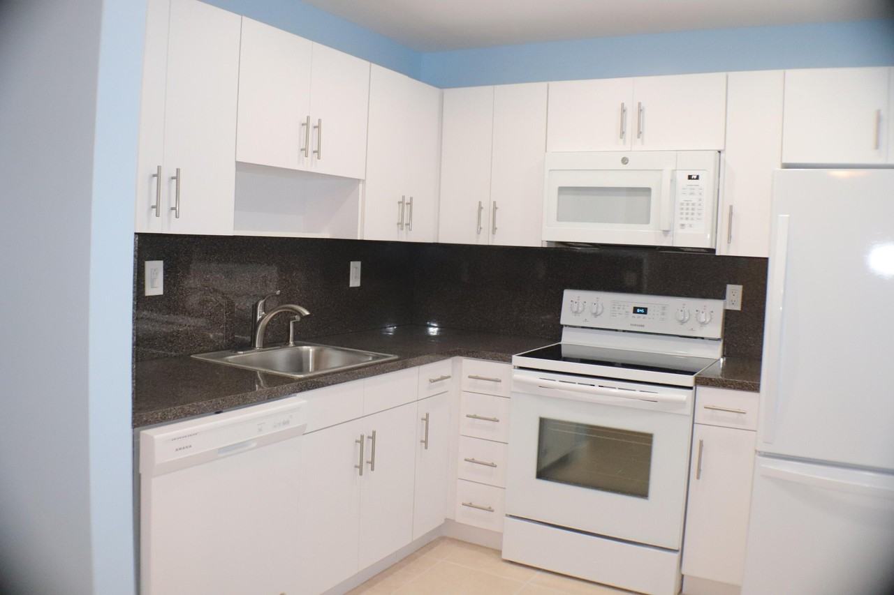 464 Burgundy J Unit 464 - Photo 4 of 12