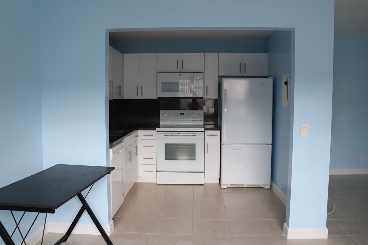 464 Burgundy J Unit 464 - Photo 5 of 12