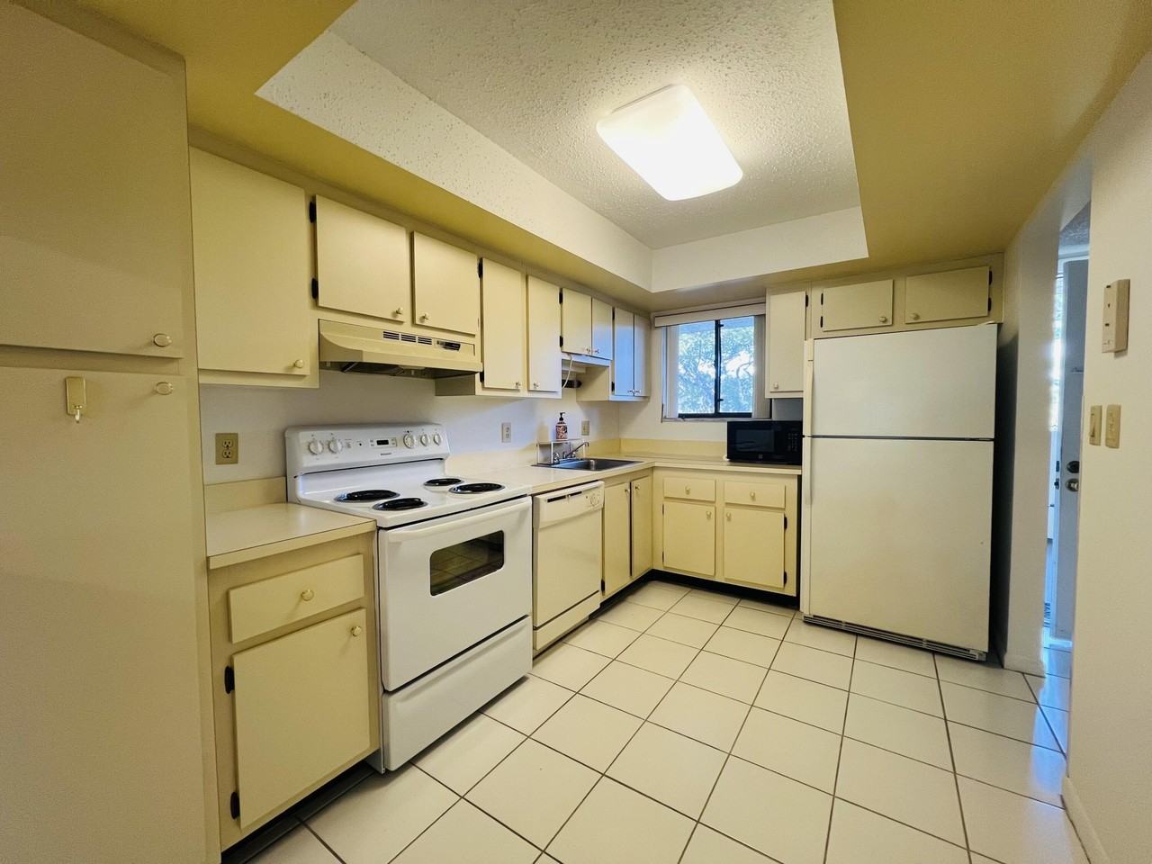 3154 Via Poinciana Apt 214 - Photo 3 of 22