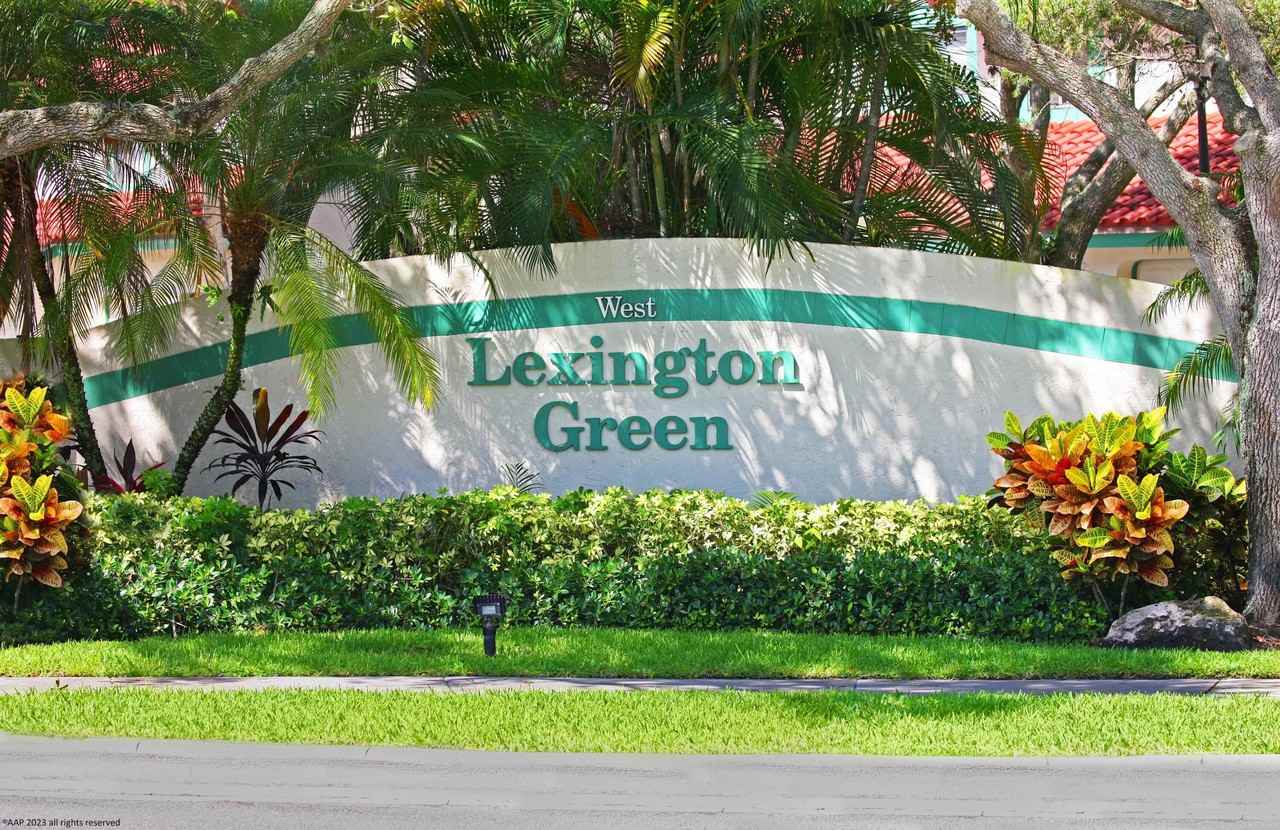 23 Lexington Ln W Apt D - Photo 3 of 28