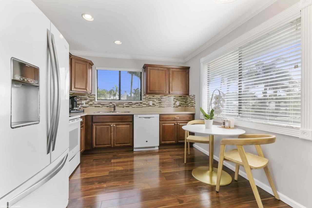 23 Lexington Ln W Apt D - Photo 7 of 28