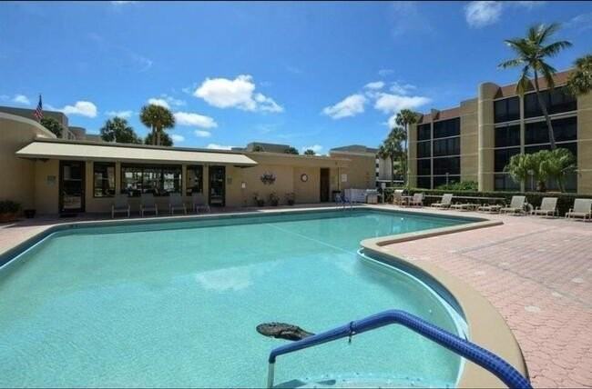 3462 Ne Causeway Blvd Apt 204 - Photo 4 of 19