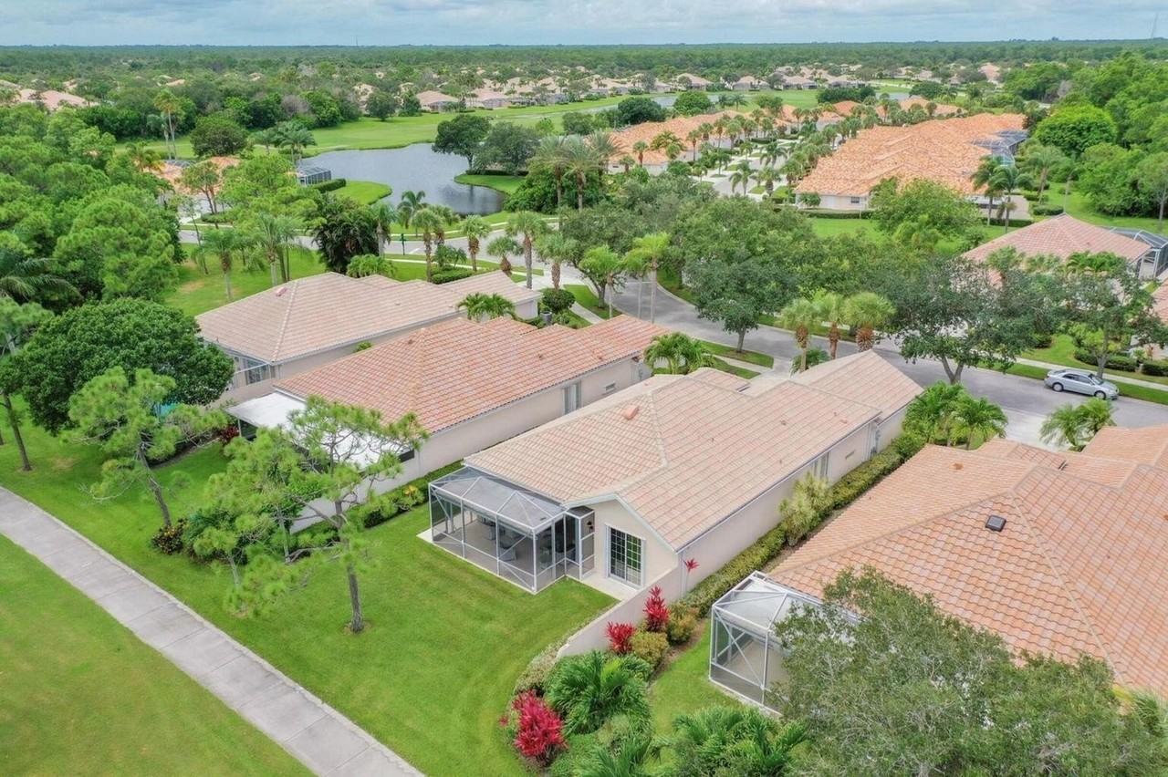 8533 Se Palm Hammock Ln - Photo 3 of 39