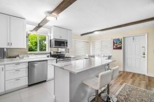 2020 Lake Osborne Dr Apt 10 - Photo 4 of 45