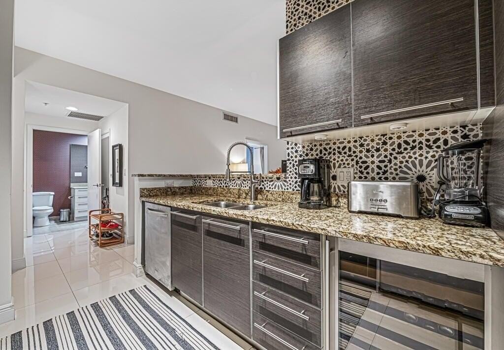 550 Okeechobee Blvd Apt 306 - Photo 7 of 36