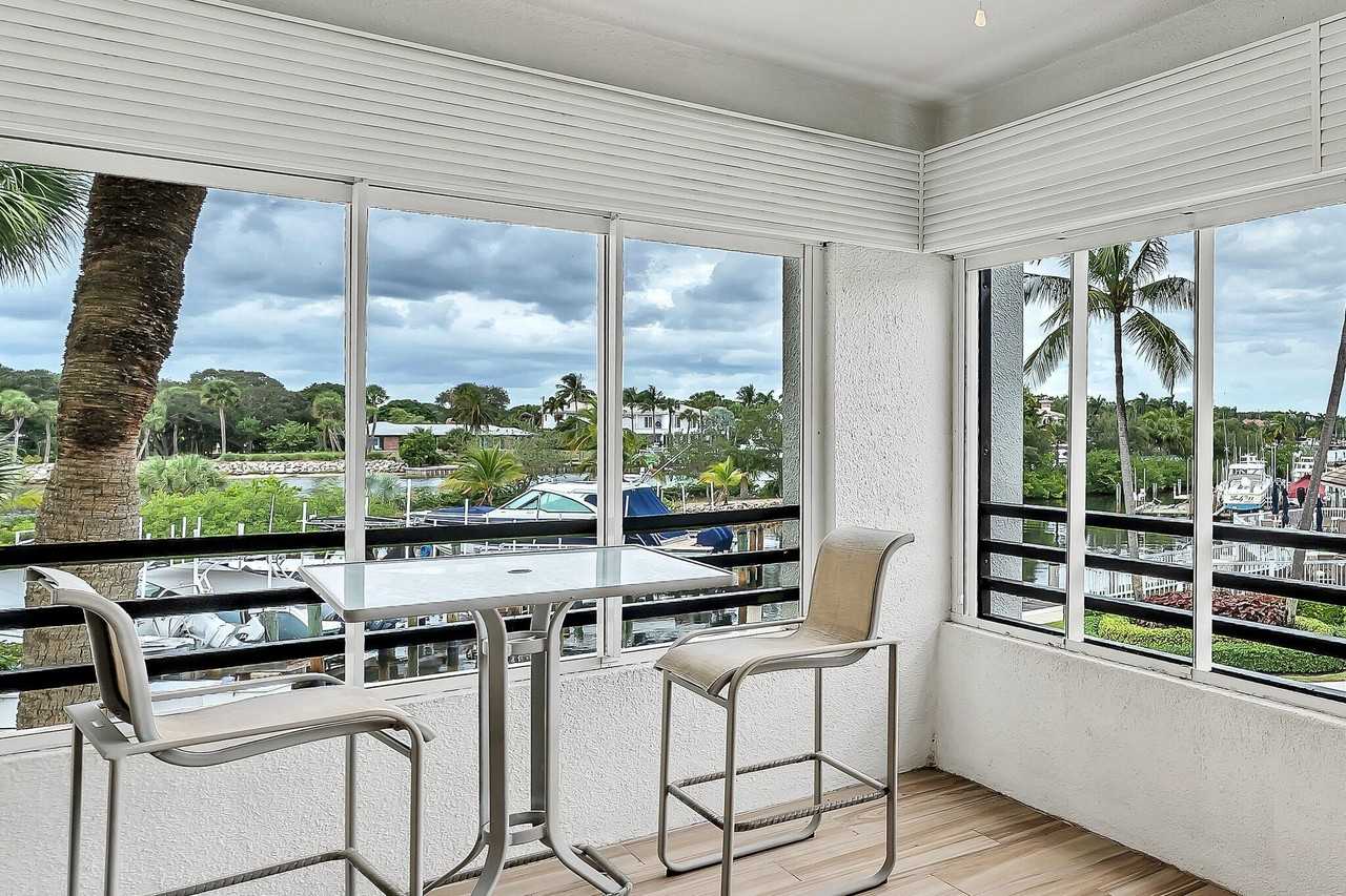 827 Oak Harbour Dr - Photo 2 of 50