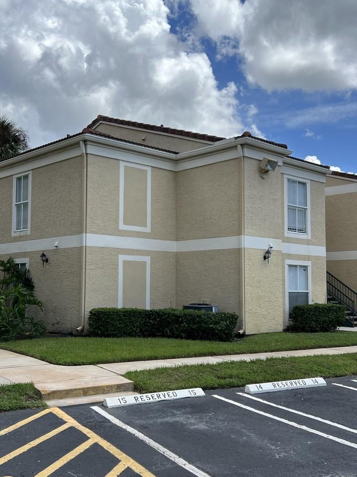 899 Riverside Dr Apt 620 - Photo 3 of 46