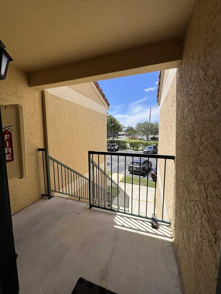 899 Riverside Dr Apt 620 - Photo 4 of 46