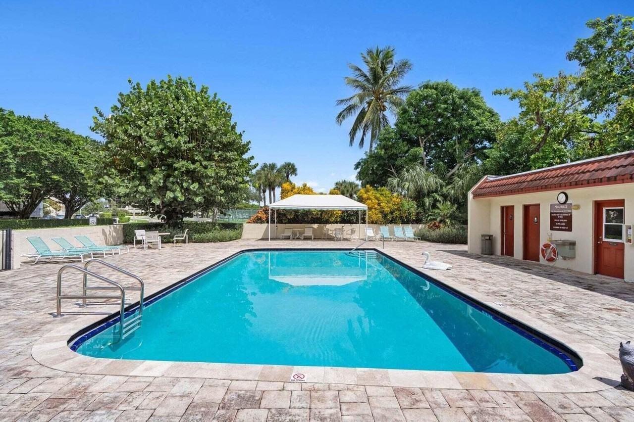 1707 Consulate Pl Apt 202 - Photo 6 of 16