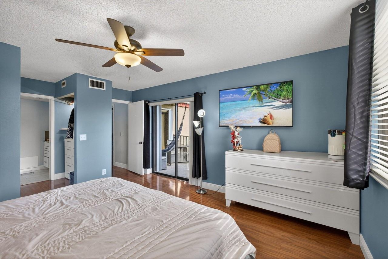 8164 Thames Blvd Apt C - Photo 3 of 29