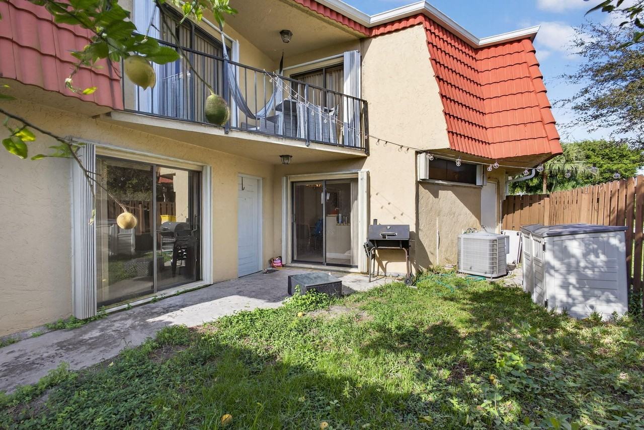 8164 Thames Blvd Apt C - Photo 6 of 29