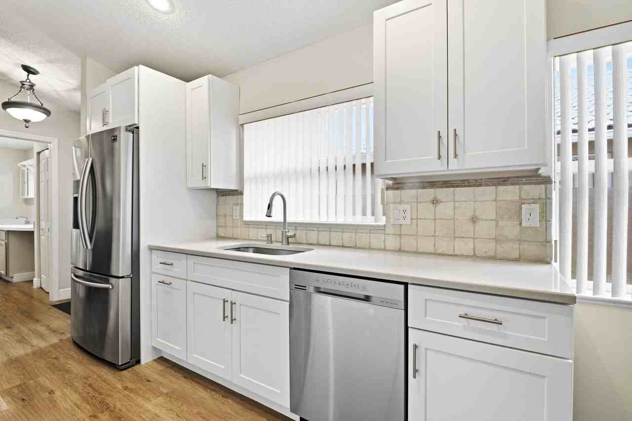 5231 Grande Palm Cir - Photo 2 of 39