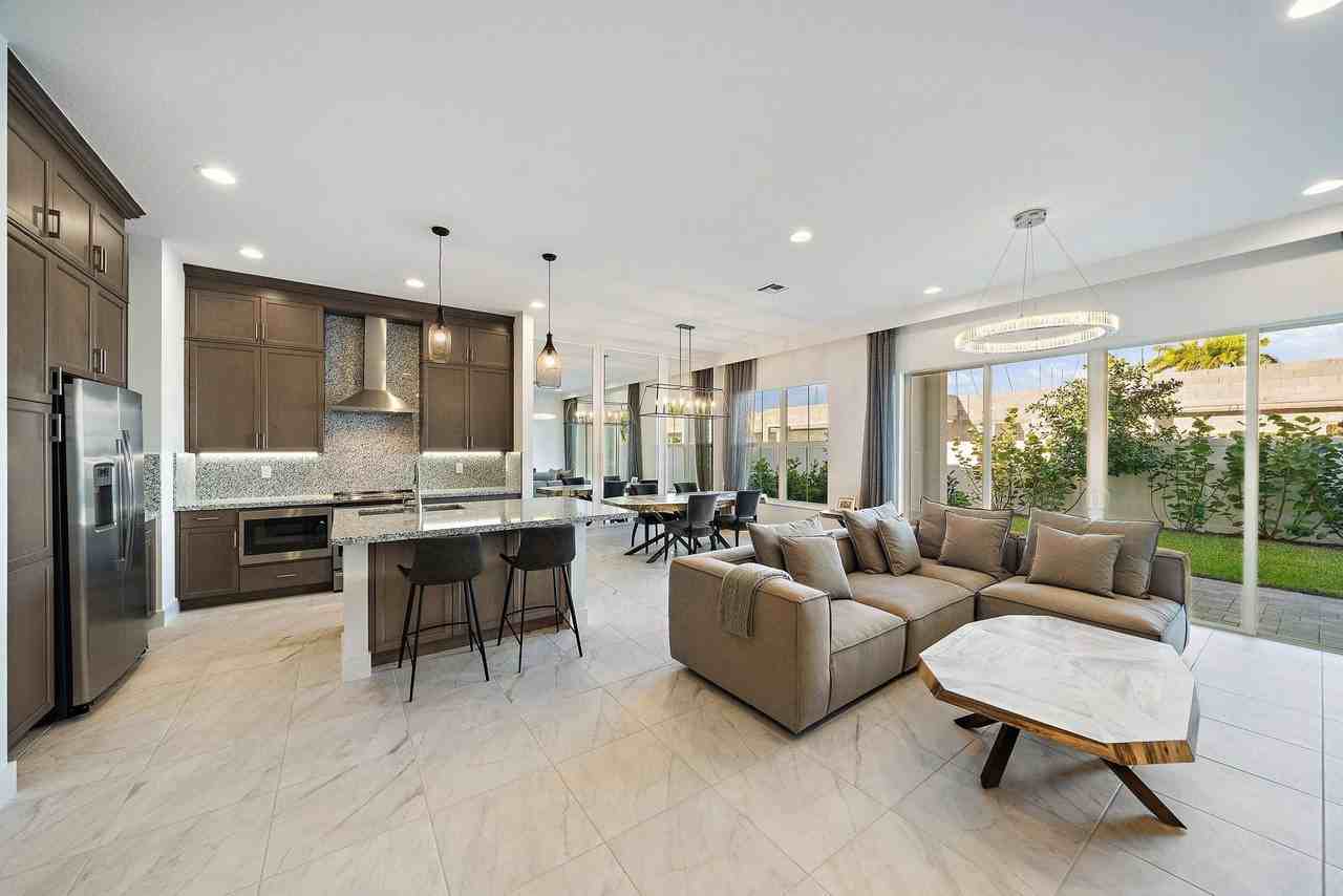 4925 Pointe Midtown Way - Photo 7 of 37