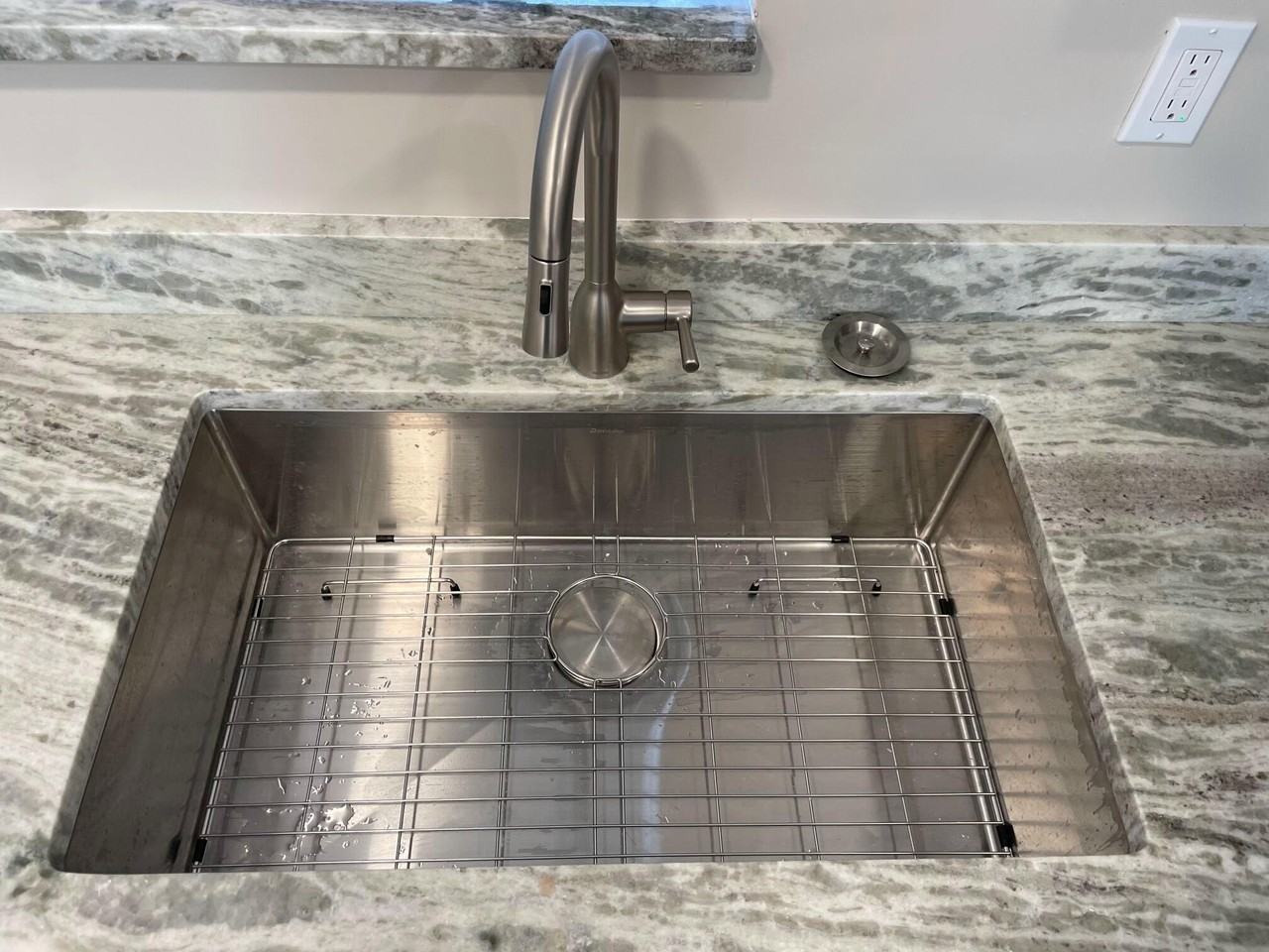 2504 Seaside Dr - Photo 5 of 13