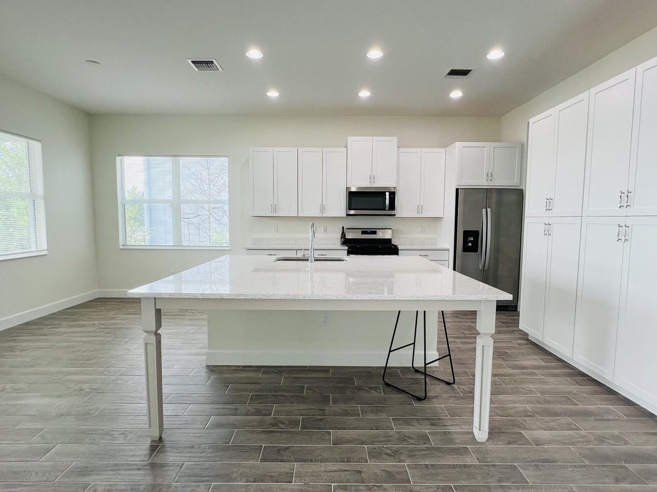 5146 Liberty Ln - Photo 3 of 31