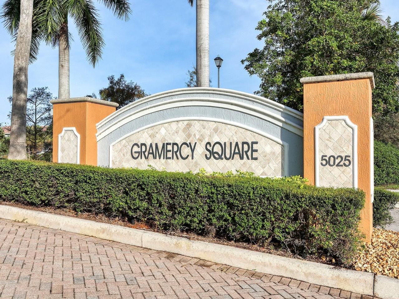 102 E Astor Cir - Photo 2 of 29