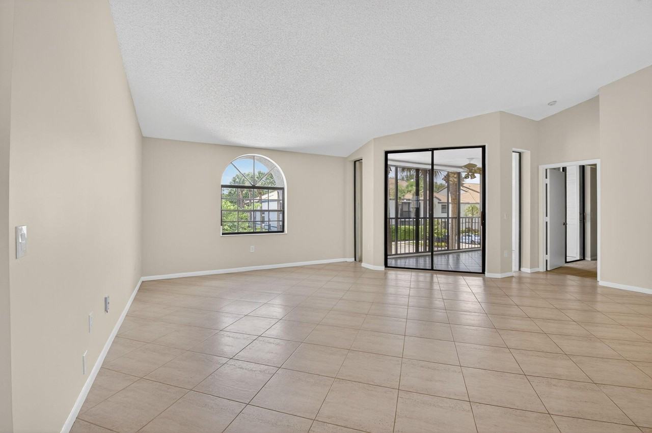 5136 Floria Dr Apt N - Photo 6 of 25