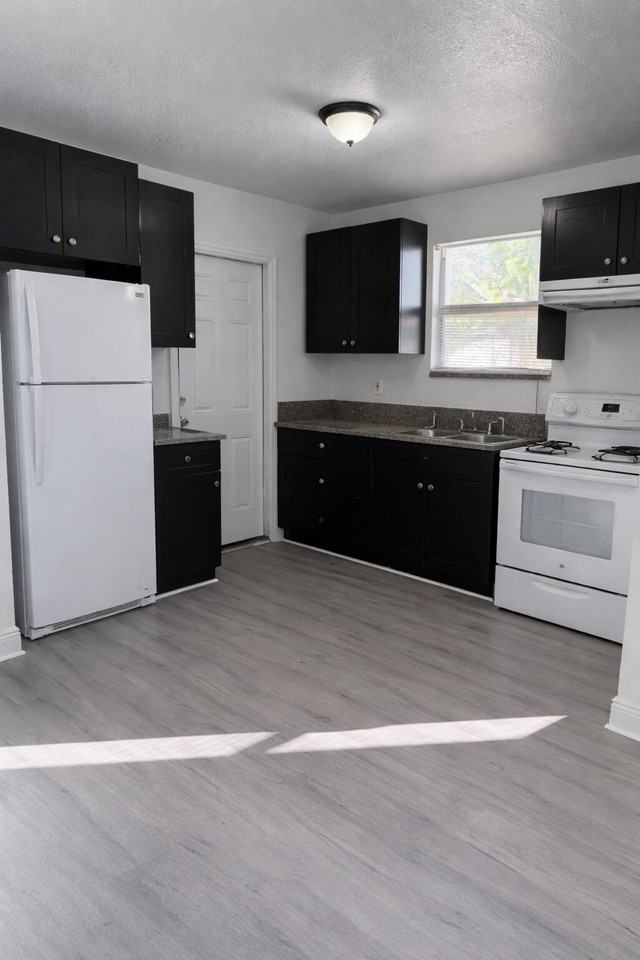 630 34th St - Photo 2 of 8