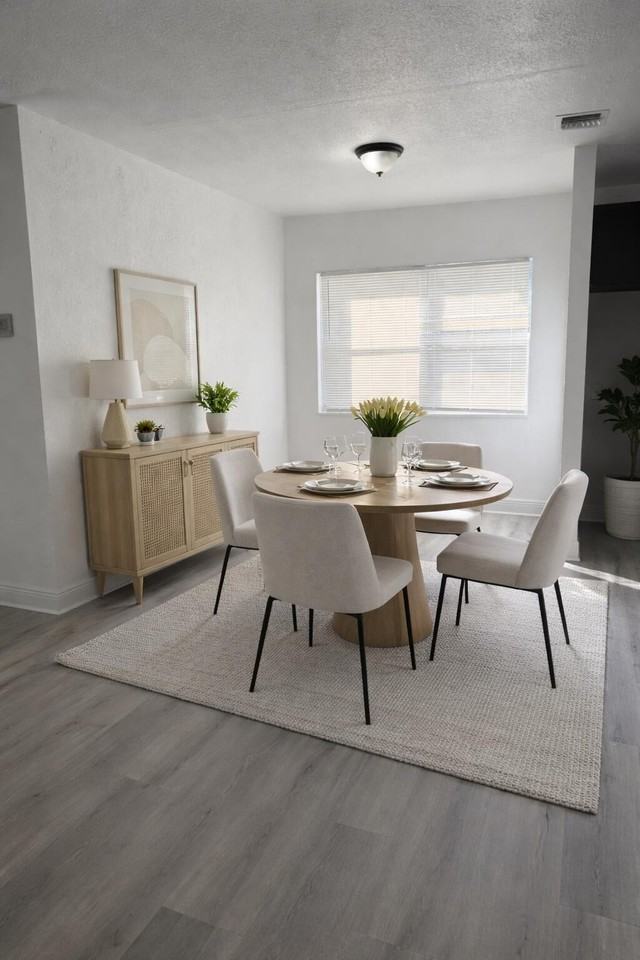 630 34th St - Photo 3 of 8