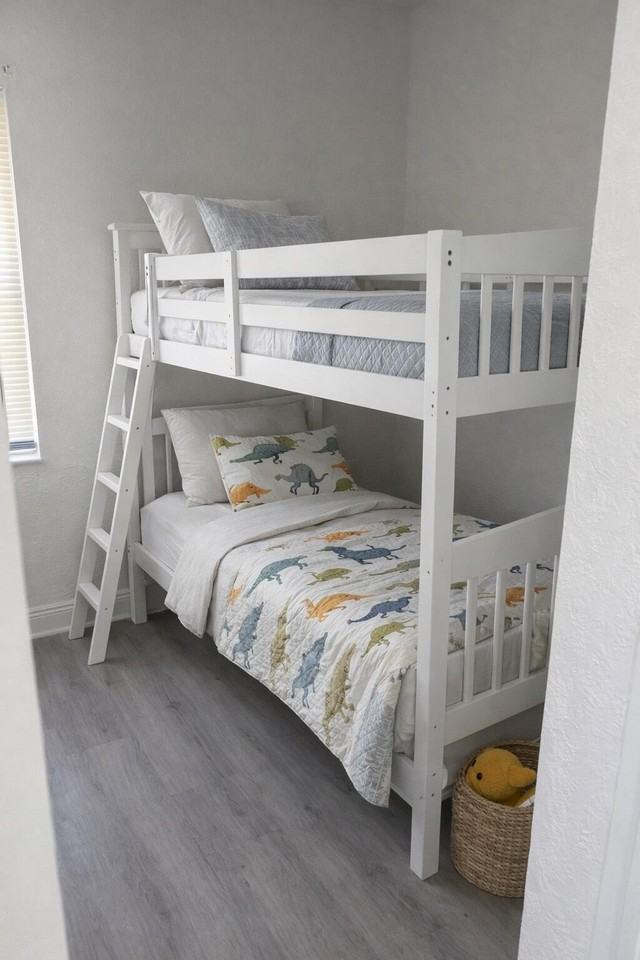 630 34th St - Photo 7 of 8