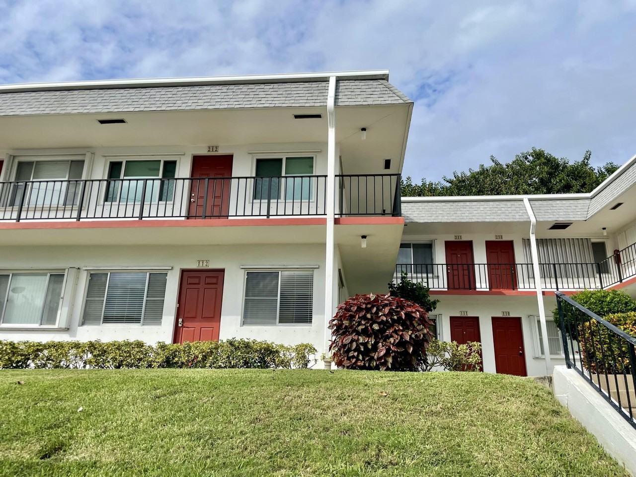 3120 Cynthia Ln Apt 112 - Photo 2 of 39