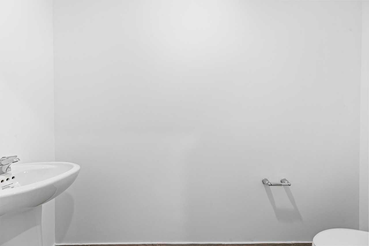 4250 Lagoon Shore Dr - Photo 5 of 33