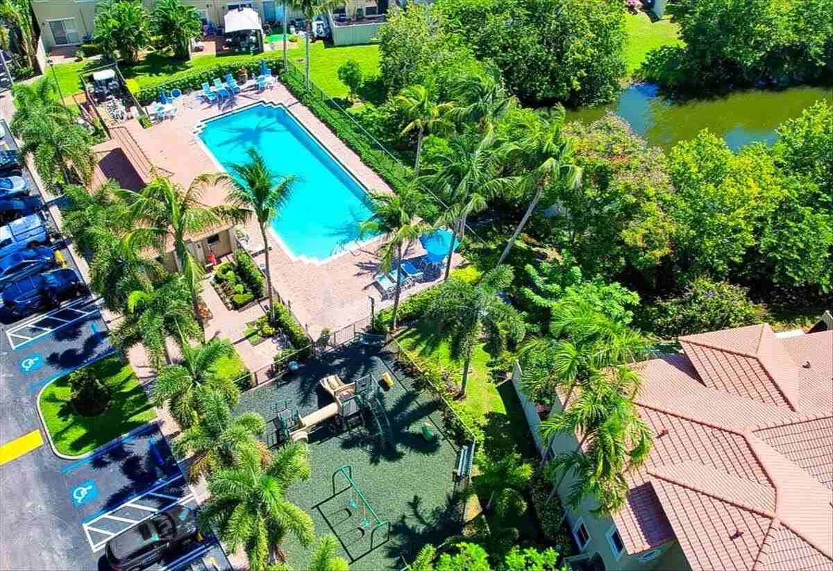 297 Lake Monterey Cir - Photo 3 of 38