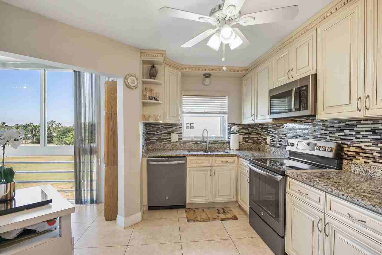 3951 Via Poinciana Apt 516 - Photo 7 of 26