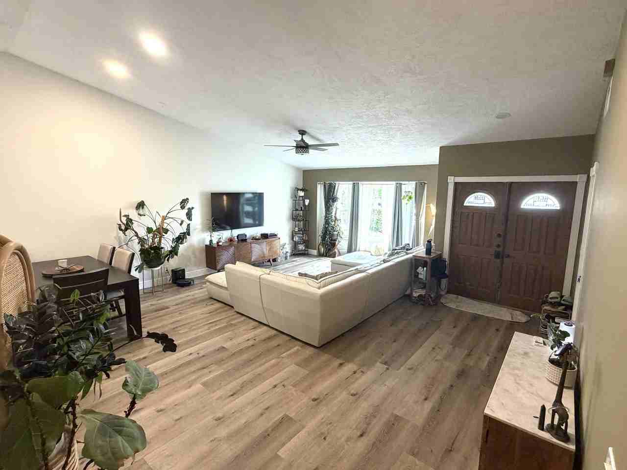 4492 Brook Dr - Photo 3 of 38