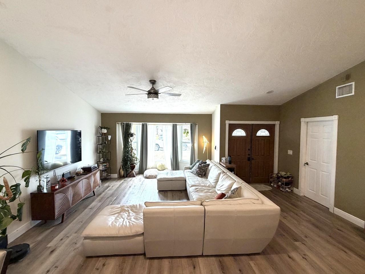 4492 Brook Dr - Photo 4 of 38