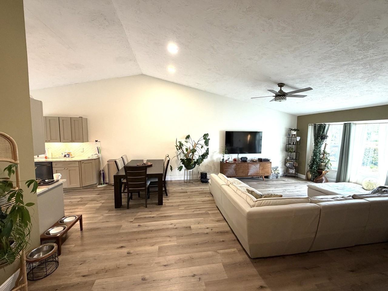 4492 Brook Dr - Photo 6 of 38