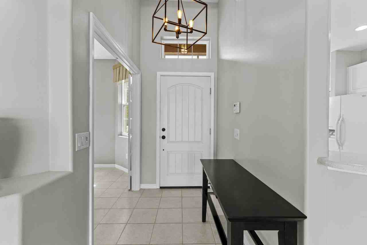 508 Nw Waverly Cir - Photo 4 of 50