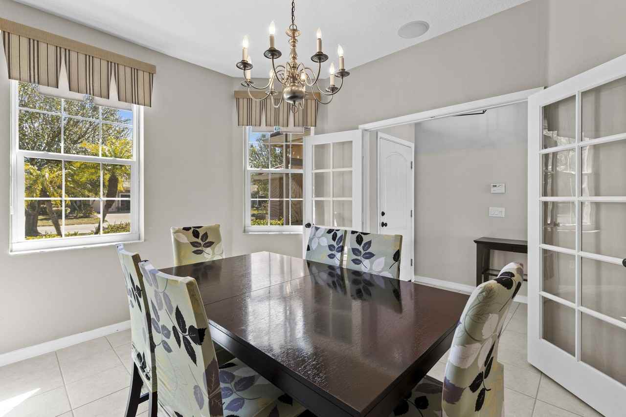 508 Nw Waverly Cir - Photo 6 of 50