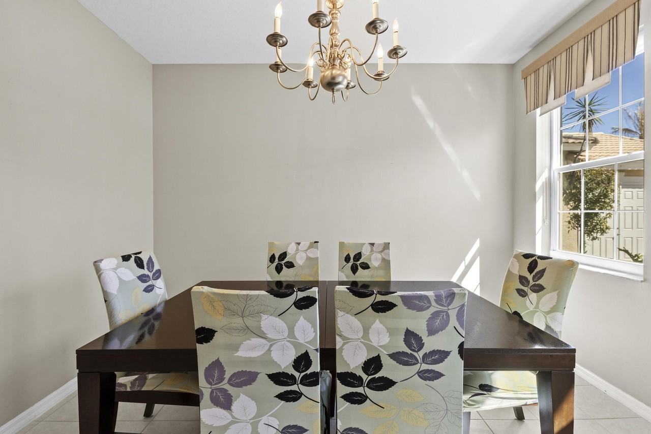 508 Nw Waverly Cir - Photo 7 of 50