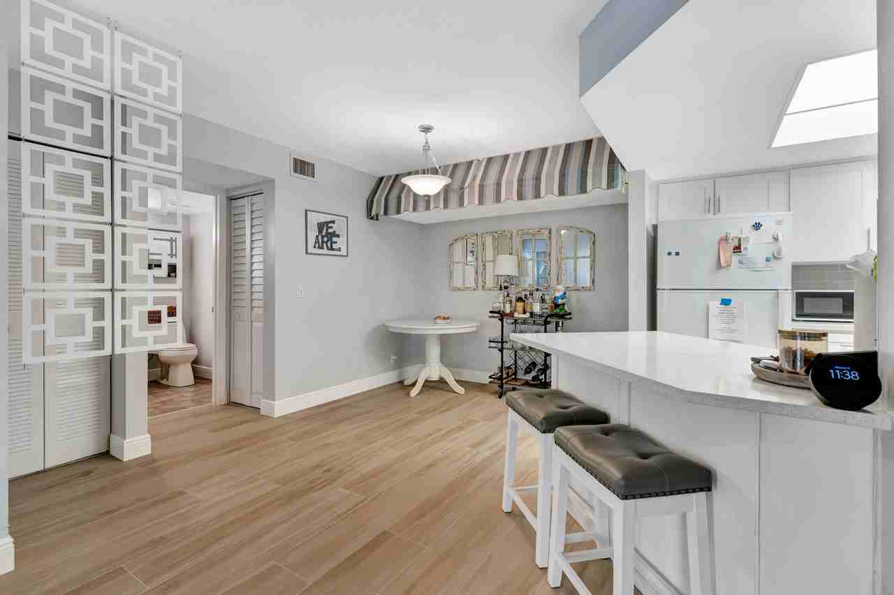 6560 Chasewood Dr Apt D - Photo 7 of 35