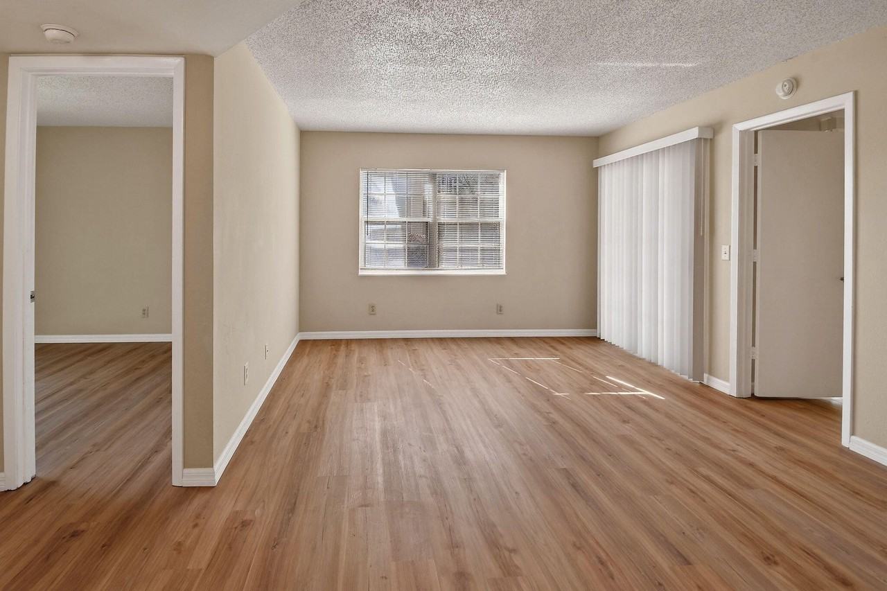 1620 Se Green Acres Cir Apt N103 - Photo 3 of 18