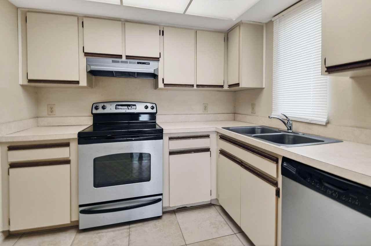 1620 Se Green Acres Cir Apt N103 - Photo 7 of 18