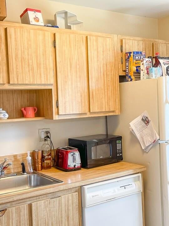 103 Gardens Dr Apt 204 - Photo 5 of 14