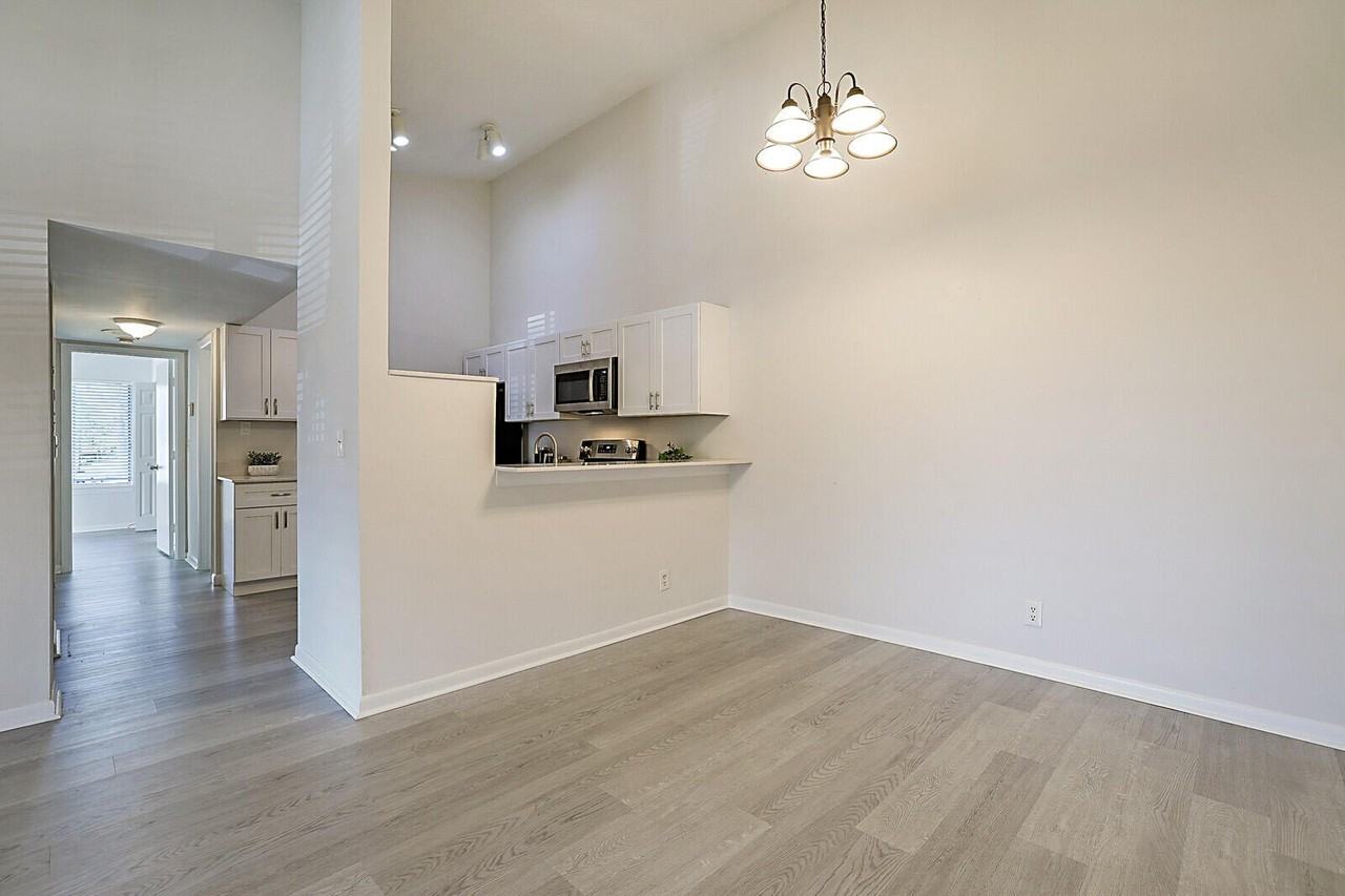 6327 Chasewood Dr Apt E - Photo 7 of 31