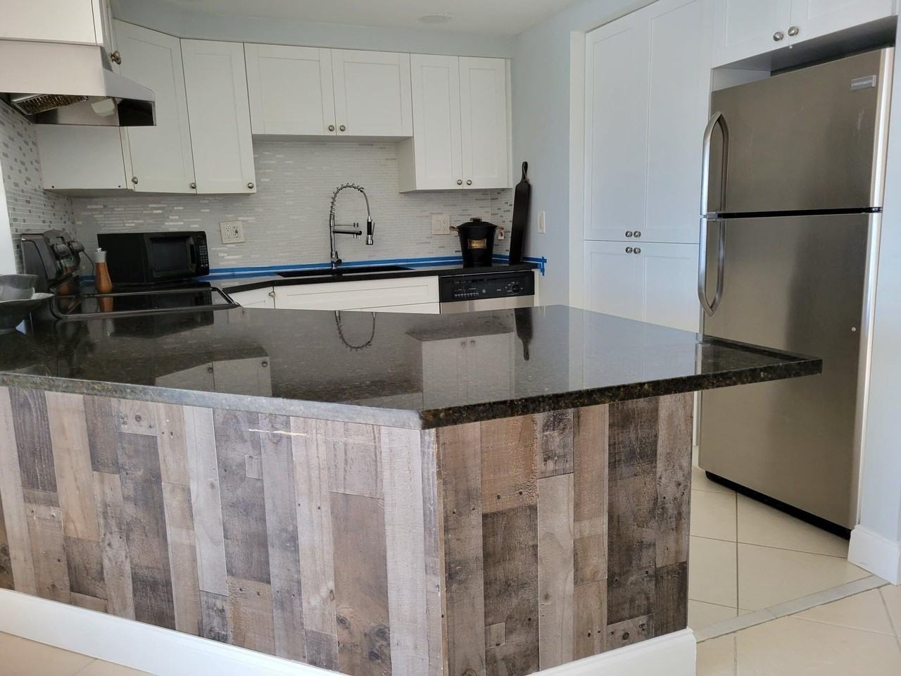 4401 Crystal Lake Dr Apt 102 - Photo 4 of 50