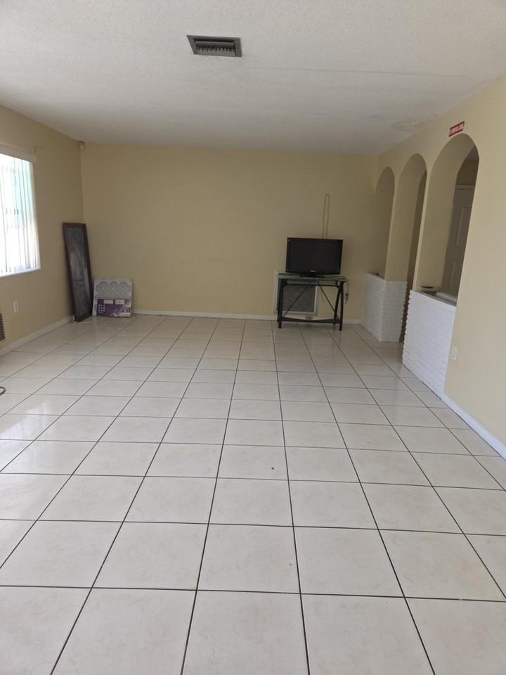 101 Nw 188th St - Photo 3 of 20