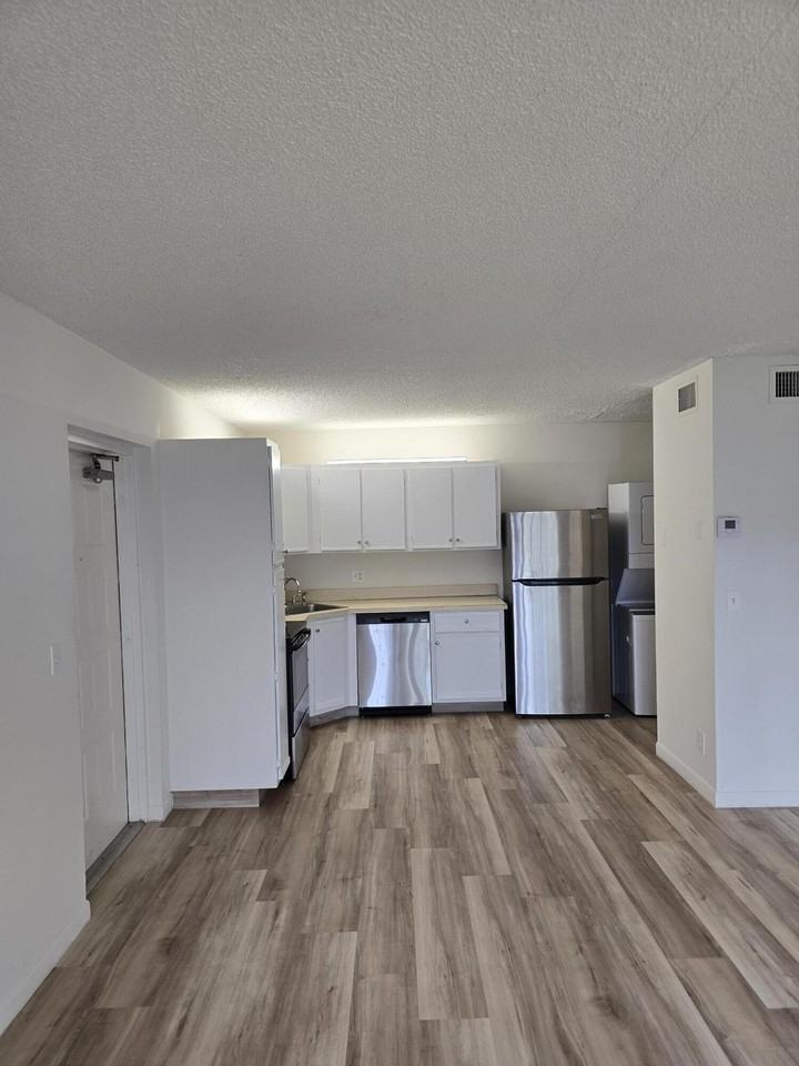 1106 Green Pine Blvd Apt F1 - Photo 2 of 11