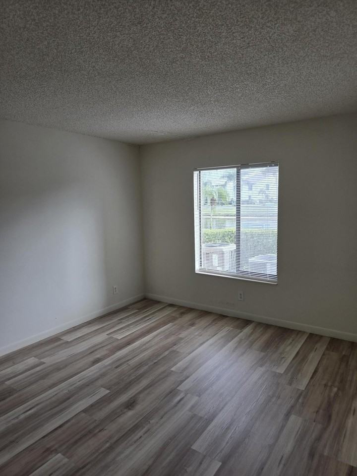 1106 Green Pine Blvd Apt F1 - Photo 3 of 11