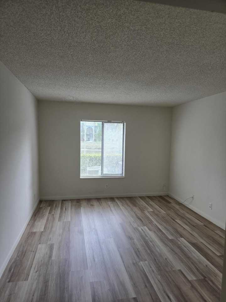 1106 Green Pine Blvd Apt F1 - Photo 5 of 11