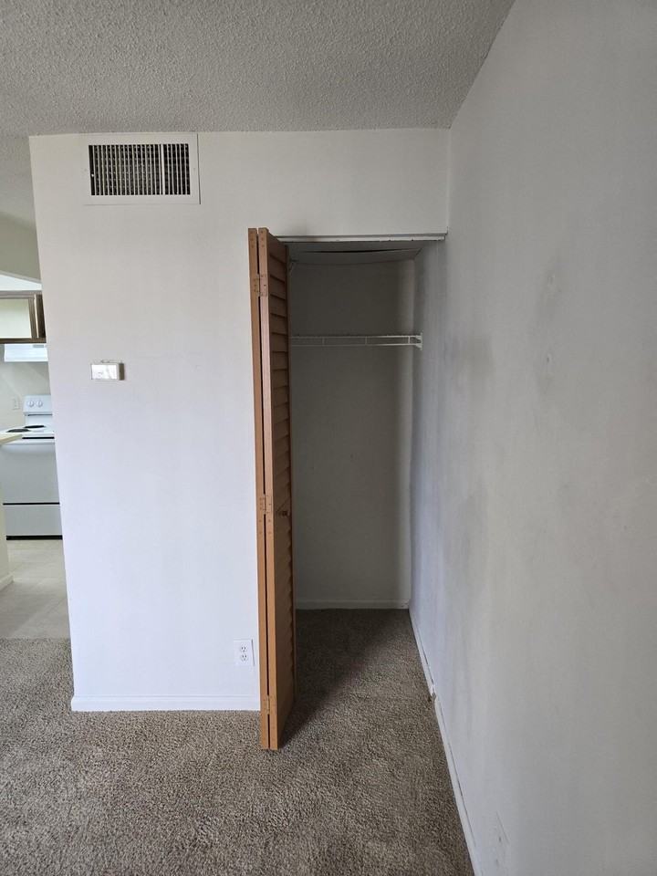 1500 N Congress Ave Apt A104 - Photo 2 of 12